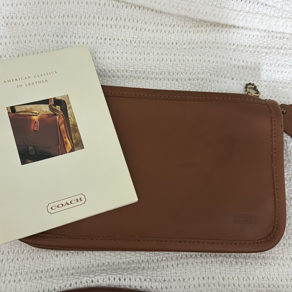 Coach leather brief case. Comes with brochure & including small coach pochette! - Picture 11 of 12